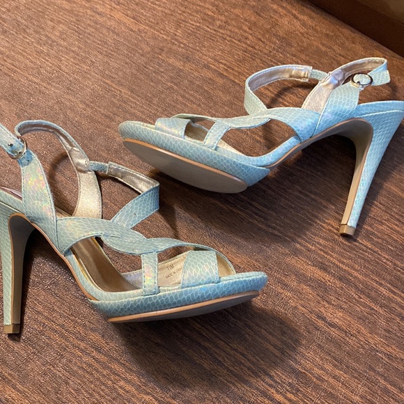 NEW Stunning Mint Strappy Heels, Iridescent, Size 7 1/2, by Audrey Brooke - Picture 3 of 10